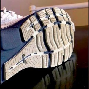 Size 14 BROOKS GHOST. Only worn approx 2-3 months